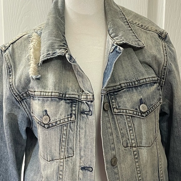 Rails brand jean jacket in size small - Picture 2 of 7
